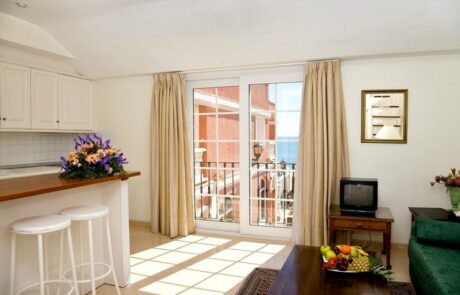 App met zeezicht LLoyds beach club